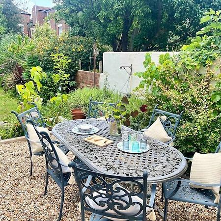 Spacious Semi-Detached Southsea House, Free Parking On Drive Портсмът Екстериор снимка
