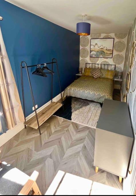 Spacious Semi-Detached Southsea House, Free Parking On Drive Портсмът Екстериор снимка