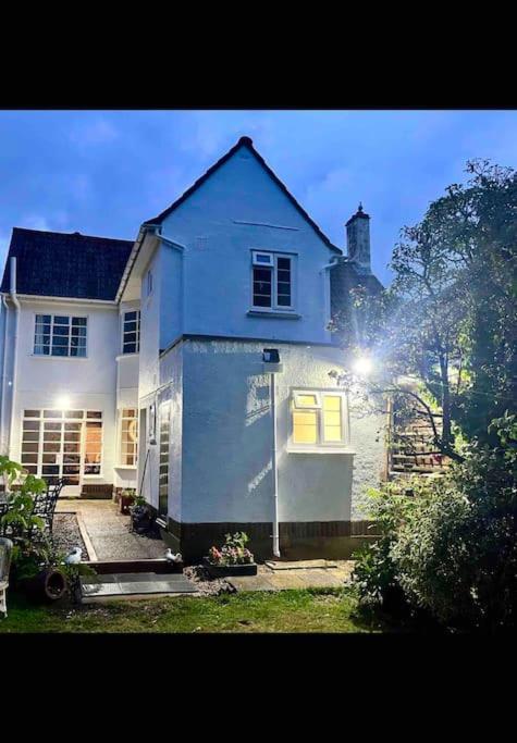 Spacious Semi-Detached Southsea House, Free Parking On Drive Портсмът Екстериор снимка