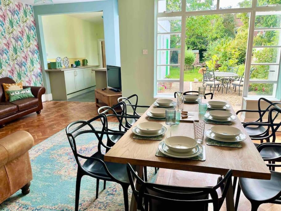 Spacious Semi-Detached Southsea House, Free Parking On Drive Портсмът Екстериор снимка