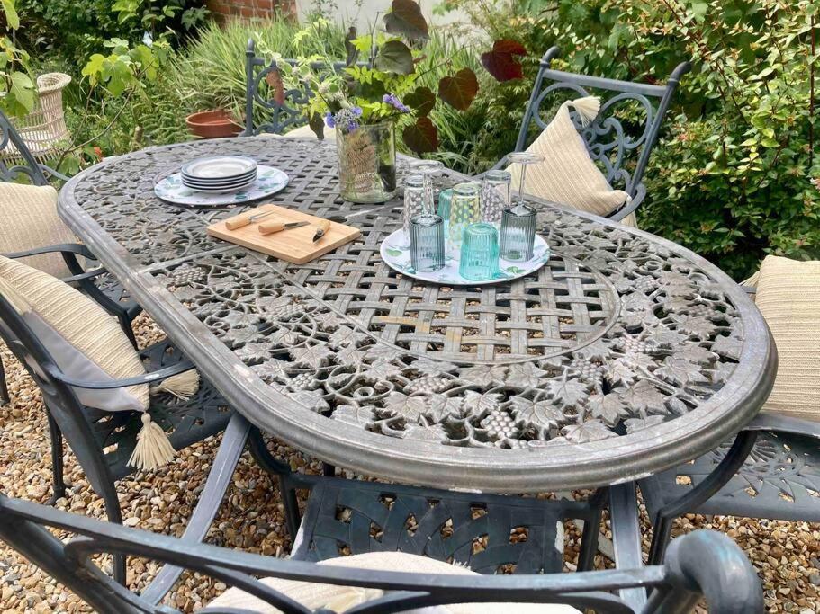 Spacious Semi-Detached Southsea House, Free Parking On Drive Портсмът Екстериор снимка