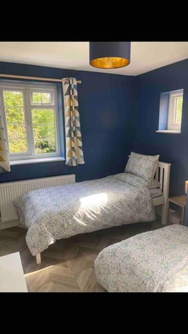 Spacious Semi-Detached Southsea House, Free Parking On Drive Портсмът Екстериор снимка