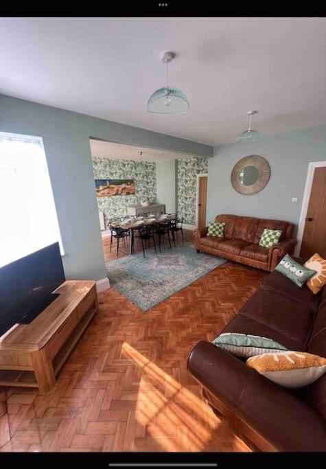 Spacious Semi-Detached Southsea House, Free Parking On Drive Портсмът Екстериор снимка
