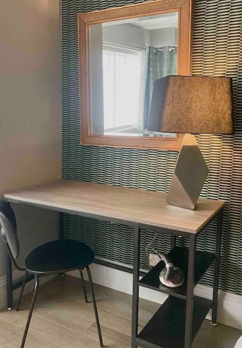 Spacious Semi-Detached Southsea House, Free Parking On Drive Портсмът Екстериор снимка