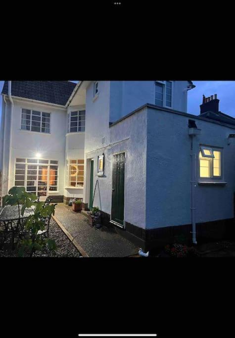 Spacious Semi-Detached Southsea House, Free Parking On Drive Портсмът Екстериор снимка