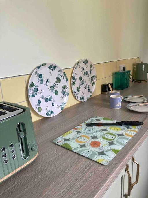 Spacious Semi-Detached Southsea House, Free Parking On Drive Портсмът Екстериор снимка