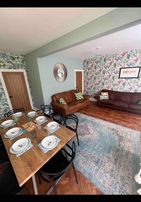 Spacious Semi-Detached Southsea House, Free Parking On Drive Портсмът Екстериор снимка