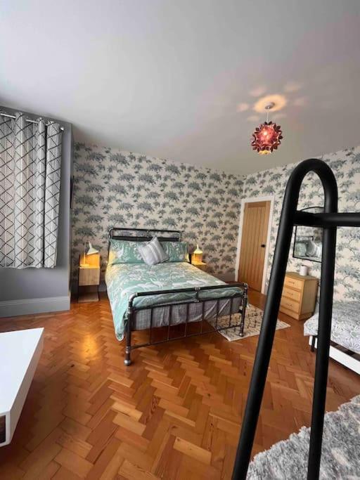 Spacious Semi-Detached Southsea House, Free Parking On Drive Портсмът Екстериор снимка