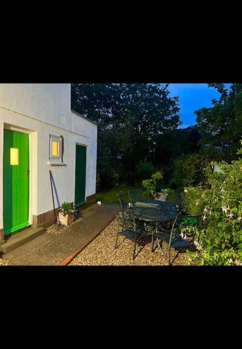 Spacious Semi-Detached Southsea House, Free Parking On Drive Портсмът Екстериор снимка