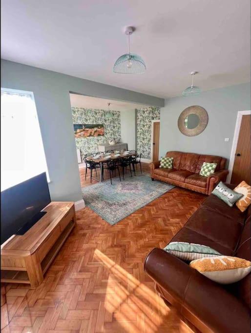 Spacious Semi-Detached Southsea House, Free Parking On Drive Портсмът Екстериор снимка