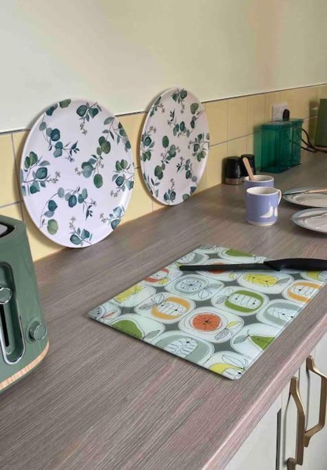 Spacious Semi-Detached Southsea House, Free Parking On Drive Портсмът Екстериор снимка