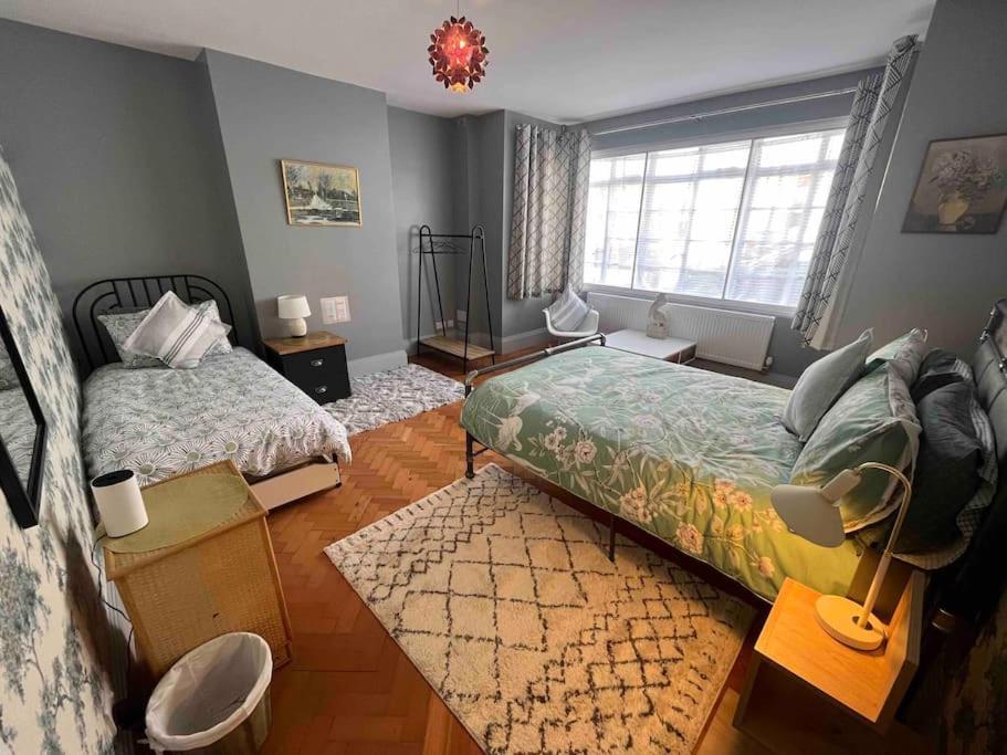 Spacious Semi-Detached Southsea House, Free Parking On Drive Портсмът Екстериор снимка