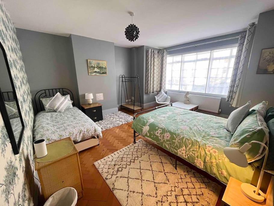 Spacious Semi-Detached Southsea House, Free Parking On Drive Портсмът Екстериор снимка